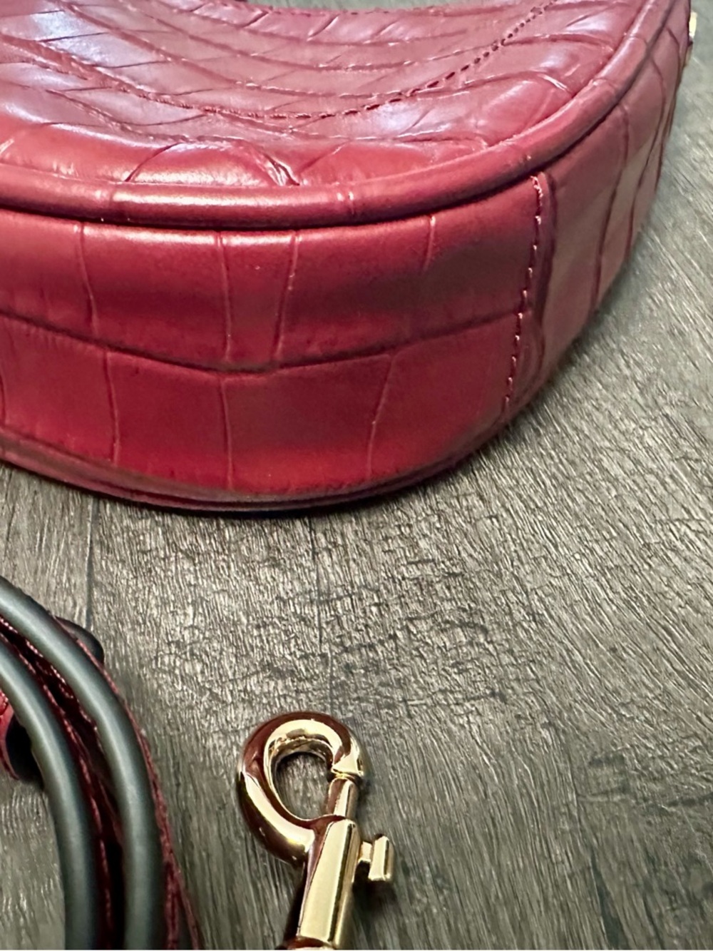 Red Croc-Embossed Chain Handle Shoulder Bag - Picture 7 of 8